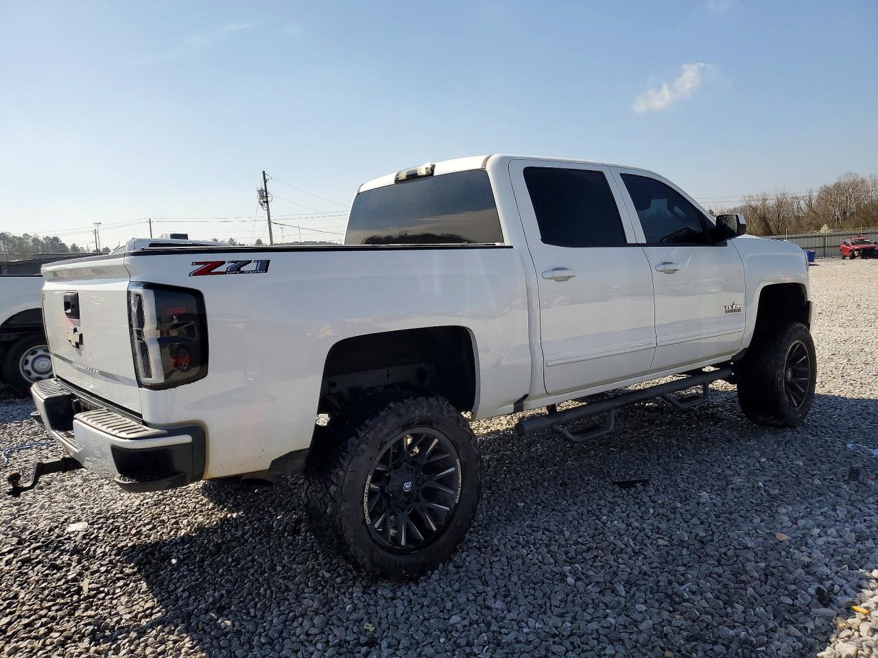 2018 CHEVROLET SILVERADO K1500 LT photo 3