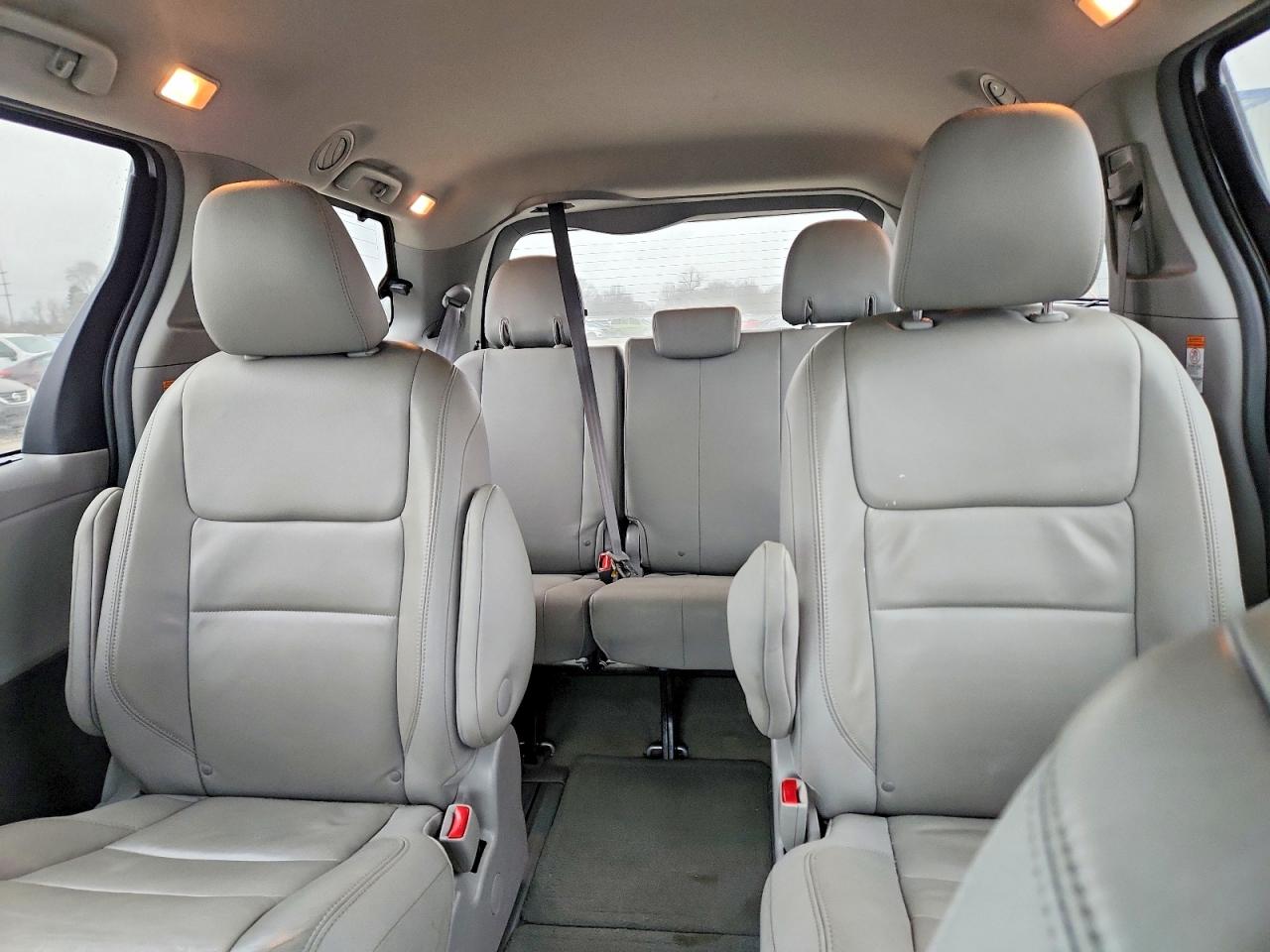2015 TOYOTA SIENNA XLE PREMIUM 7-PASSENGER photo 19