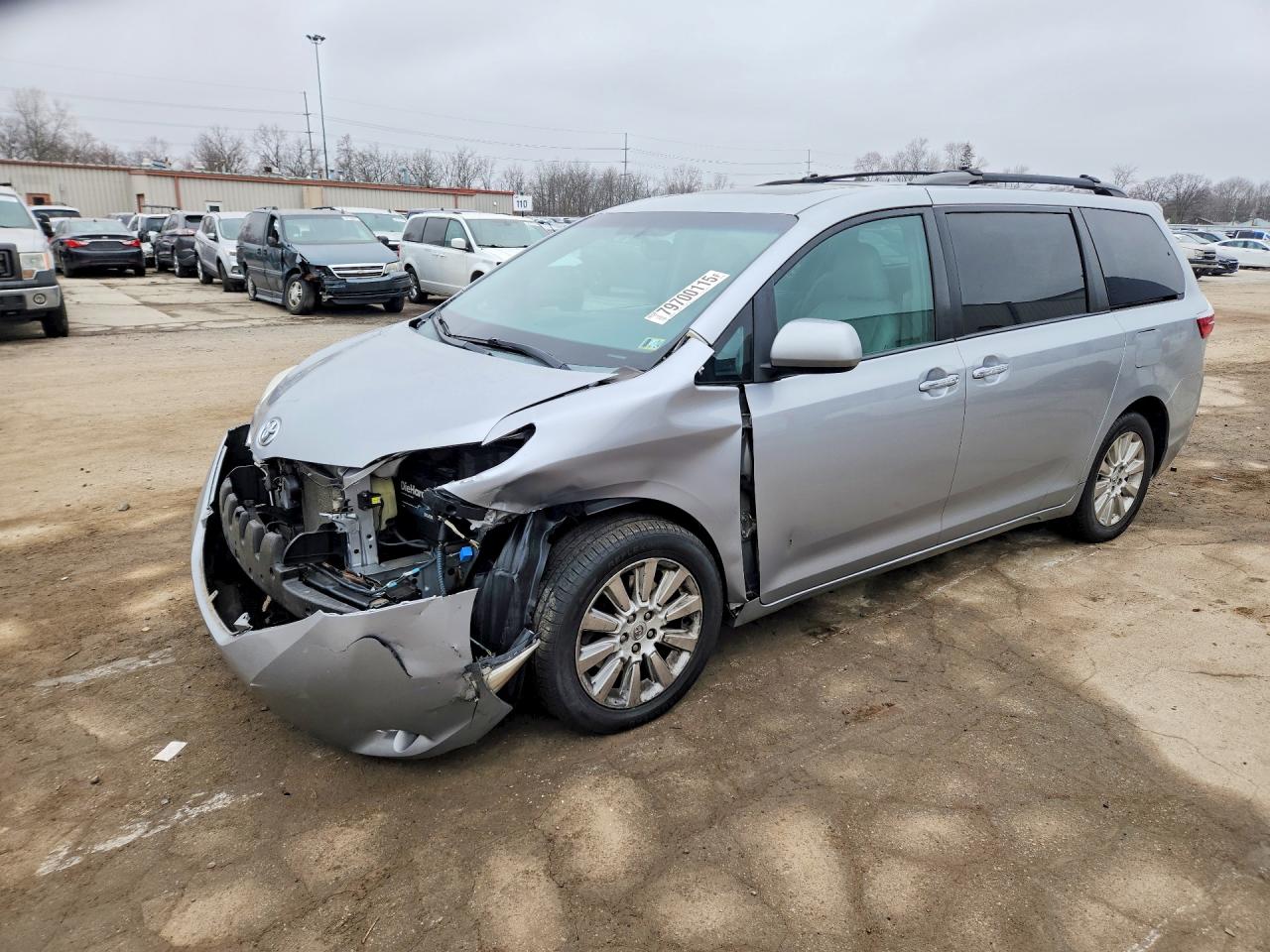 2015 TOYOTA SIENNA