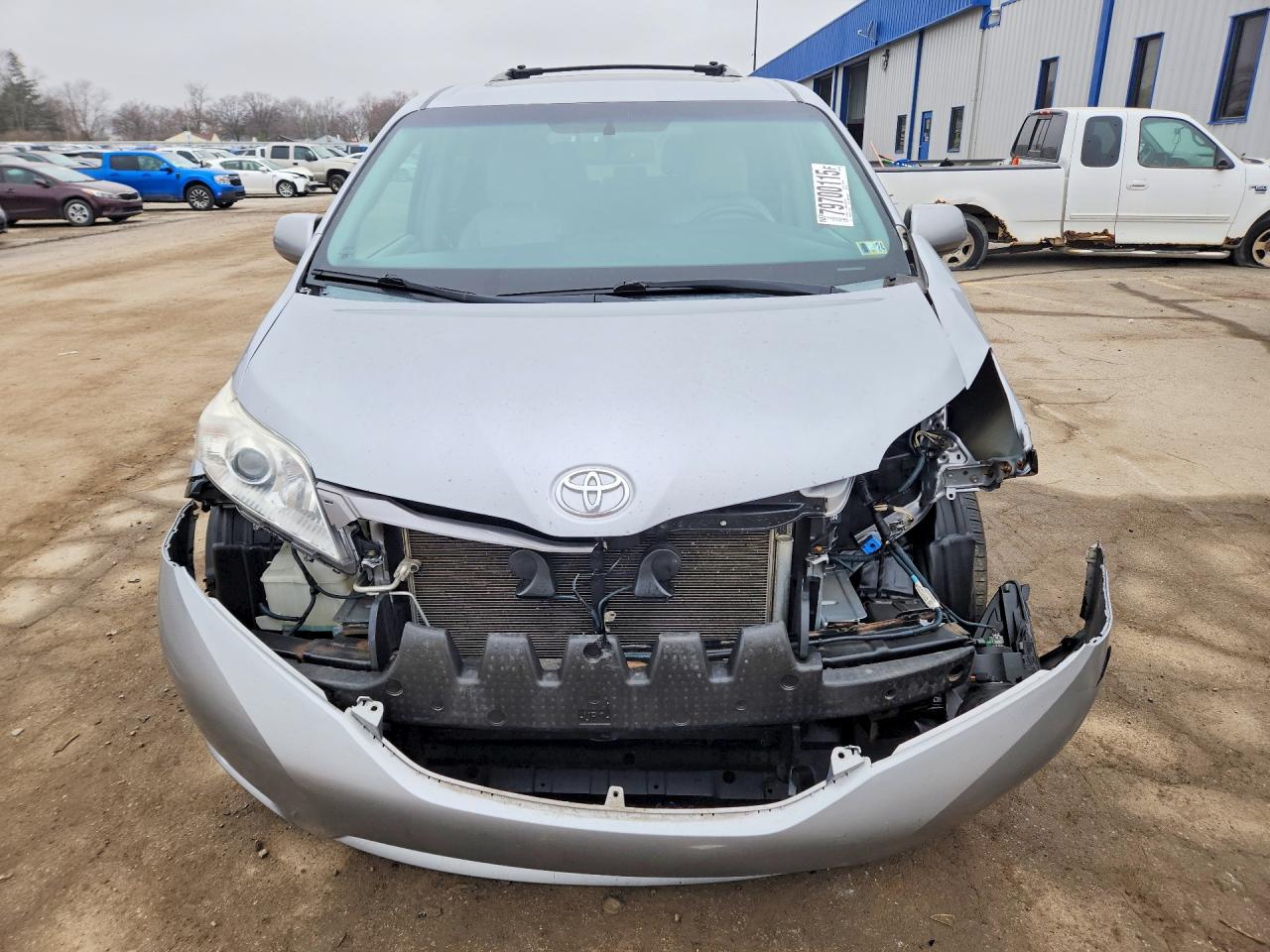 2015 TOYOTA SIENNA XLE PREMIUM 7-PASSENGER photo 9