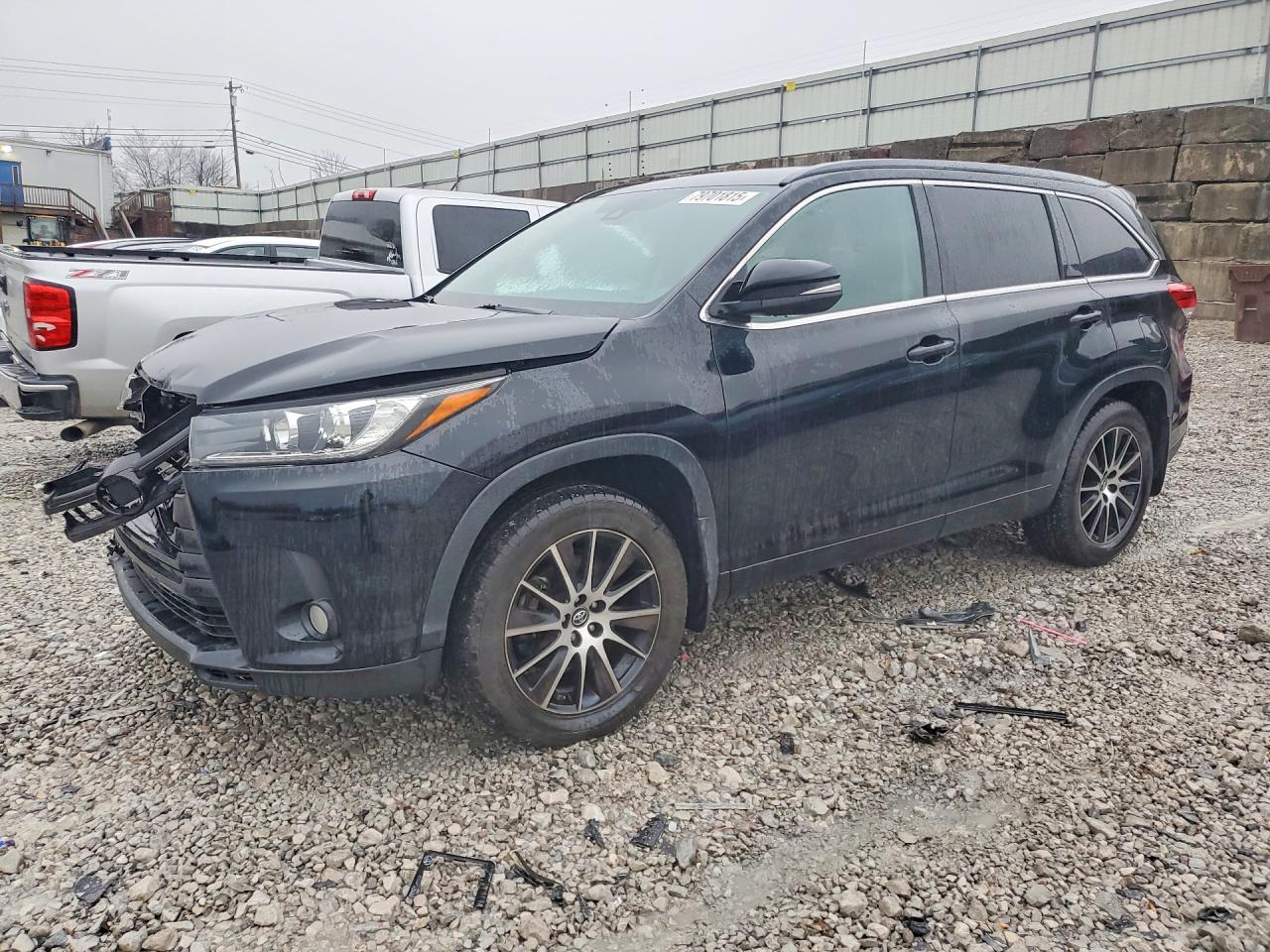 2017 TOYOTA HIGHLANDER