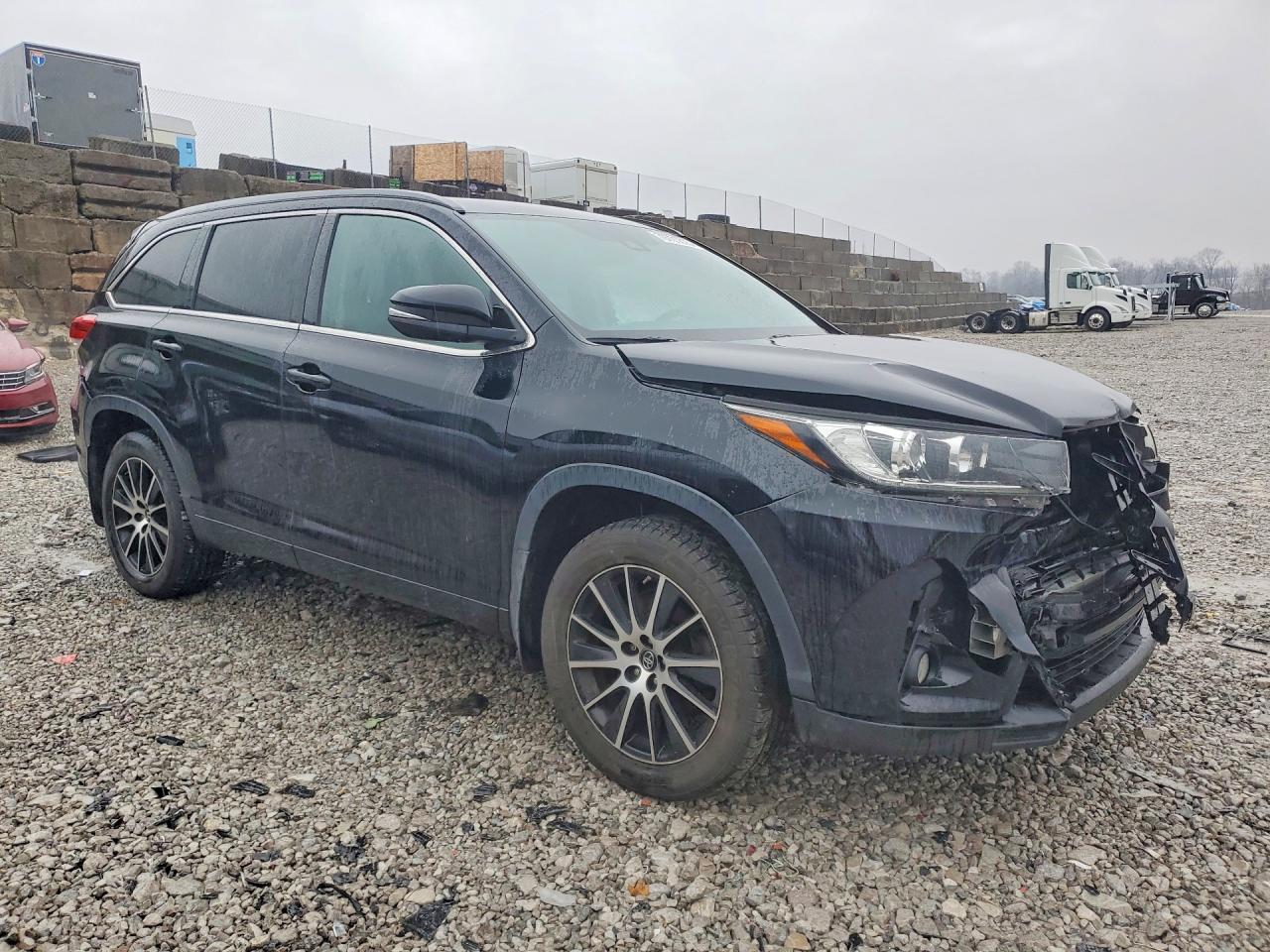 2017 TOYOTA HIGHLANDER SE photo 10