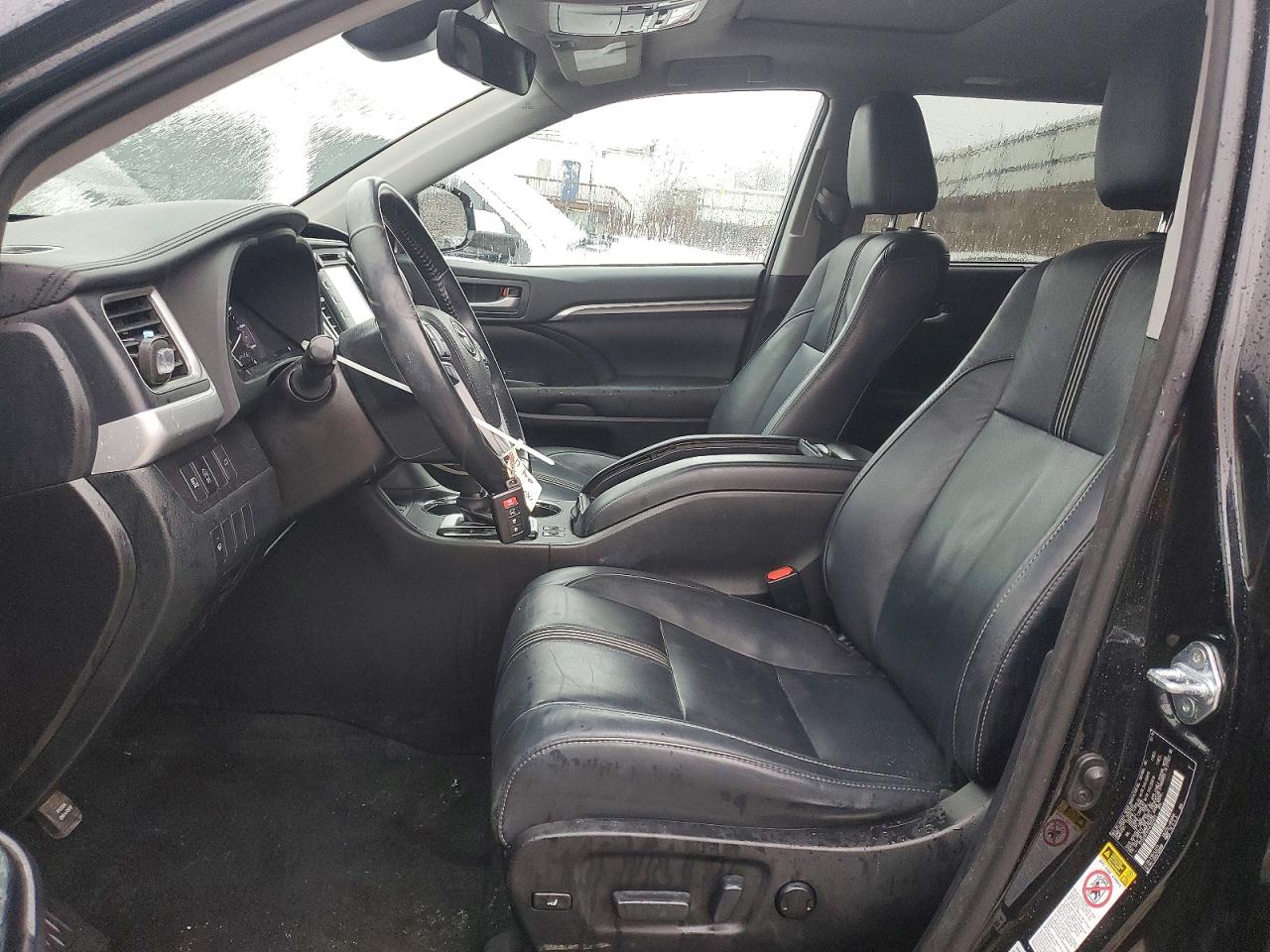 2017 TOYOTA HIGHLANDER SE photo 19