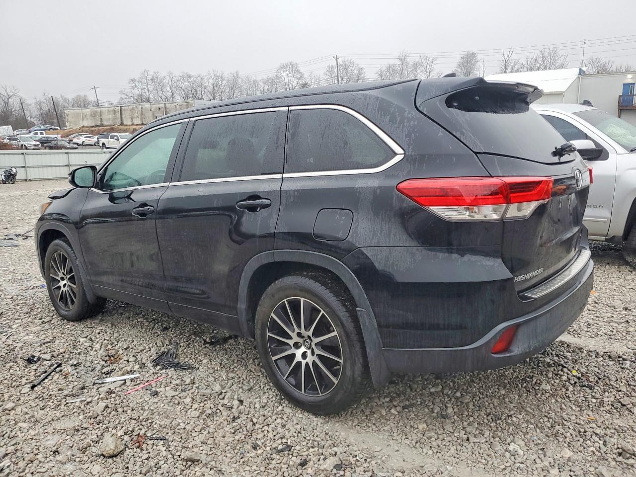 2017 TOYOTA HIGHLANDER SE photo 4