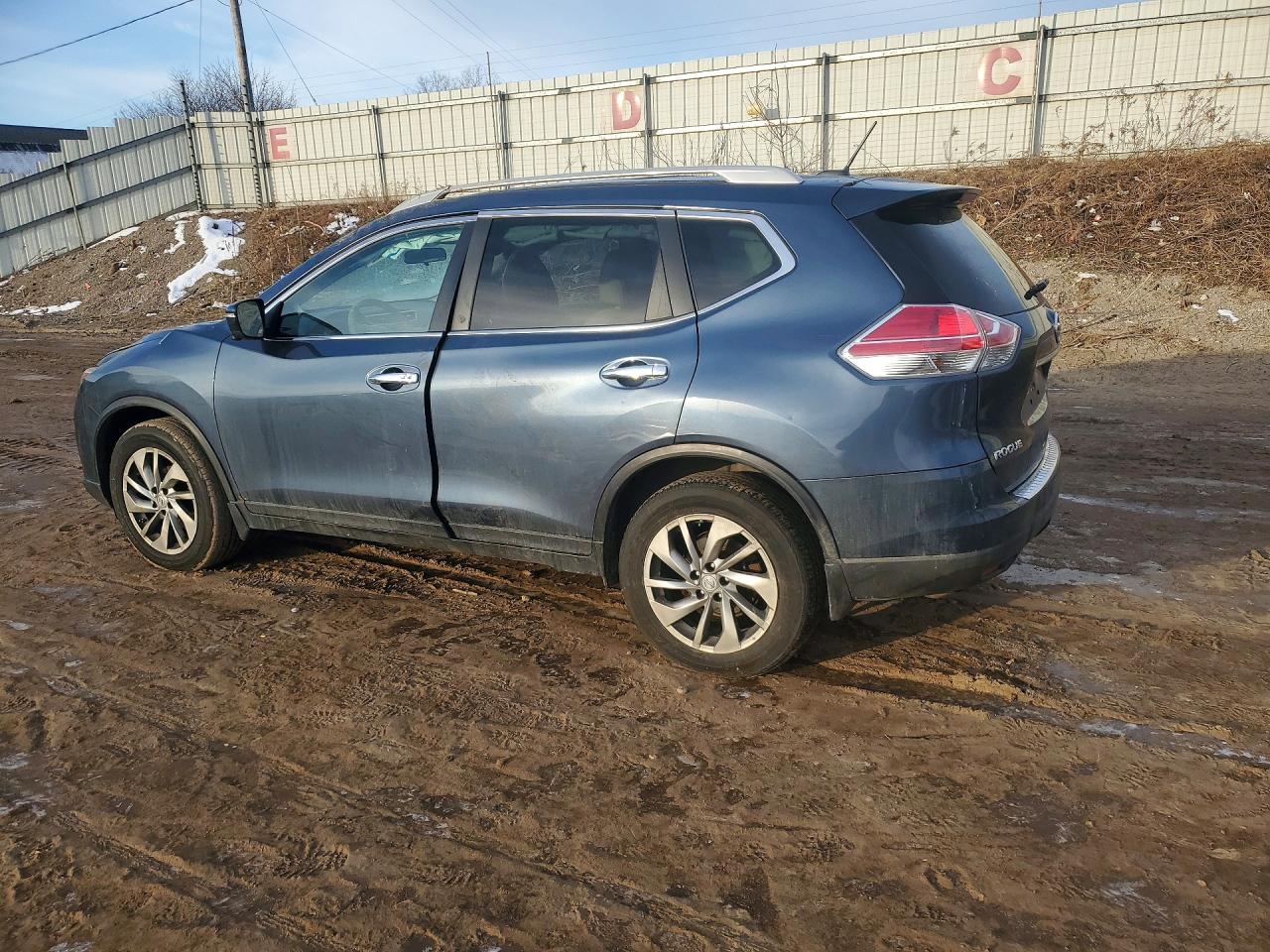 2014 NISSAN ROGUE photo 2