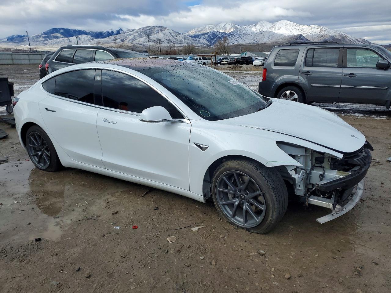 2018 TESLA MODEL 3 photo 4