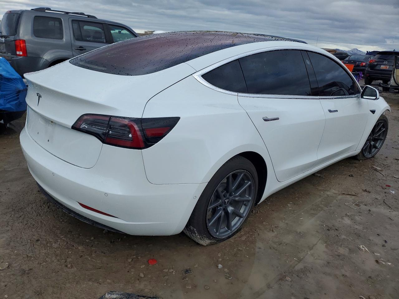 2018 TESLA MODEL 3 photo 3