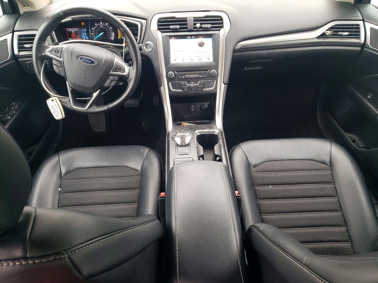 2017 FORD FUSION SE photo 22