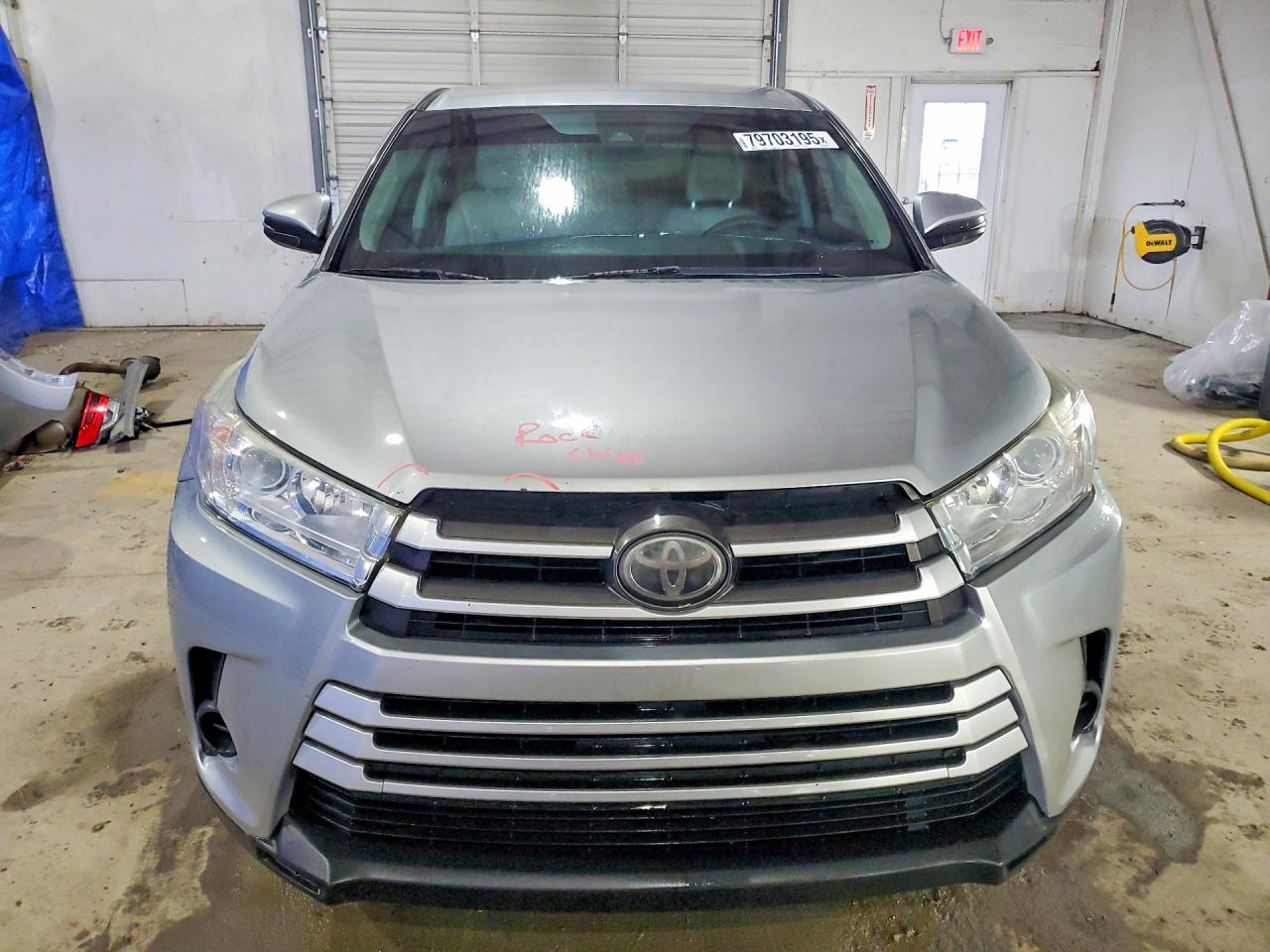 2017 TOYOTA HIGHLANDER LE photo 13
