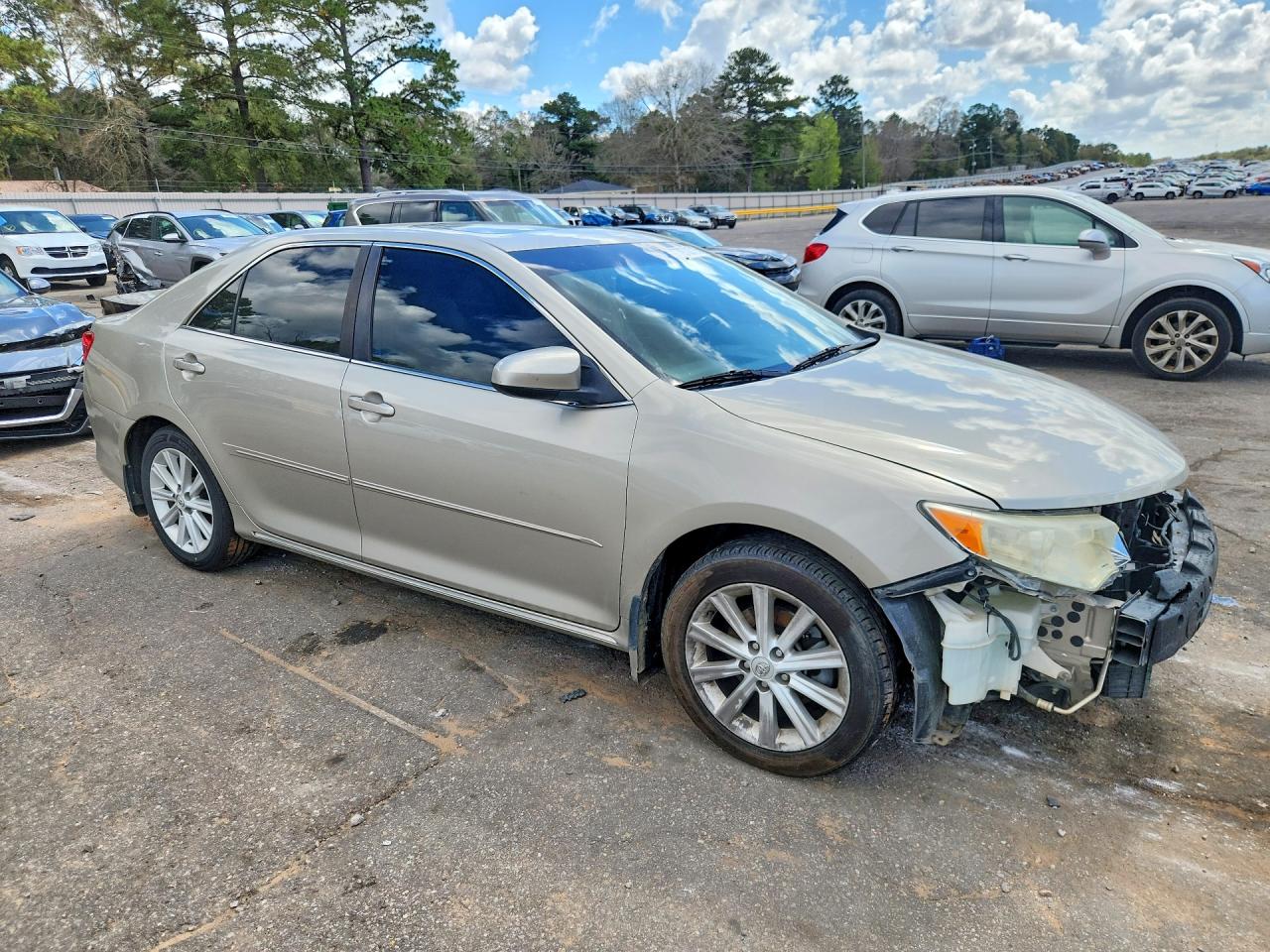 2014 TOYOTA CAMRY XLE V6 photo 10