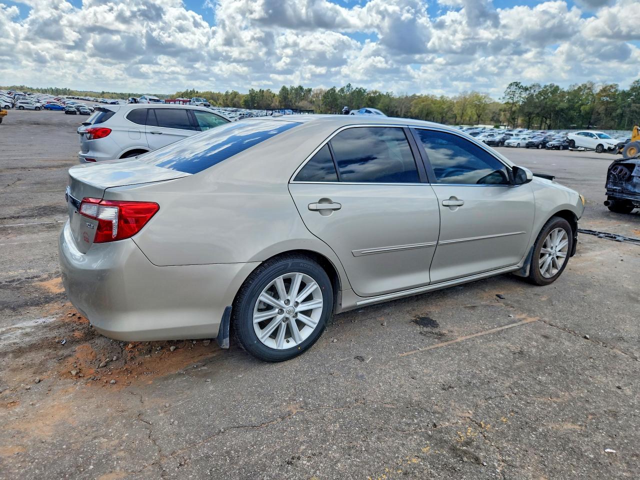 2014 TOYOTA CAMRY XLE V6 photo 7