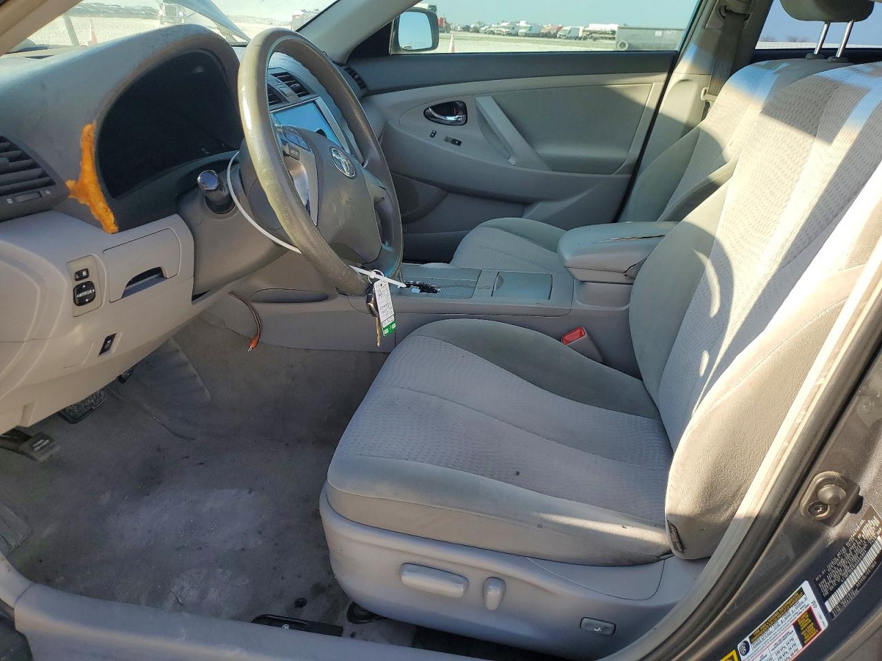 2010 TOYOTA CAMRY LE photo 13