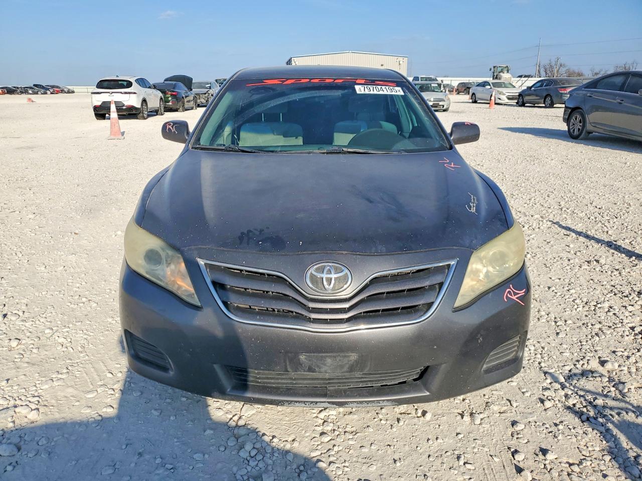 2010 TOYOTA CAMRY LE photo 9