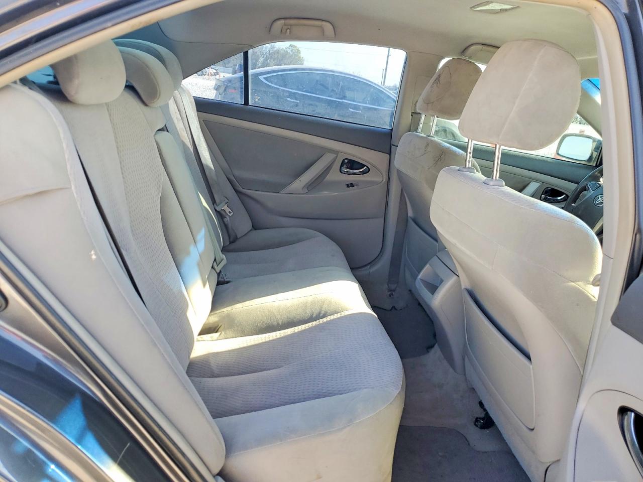 2010 TOYOTA CAMRY LE photo 19