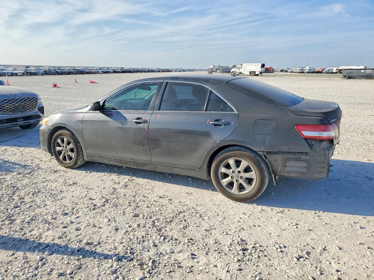 2010 TOYOTA CAMRY LE photo 3