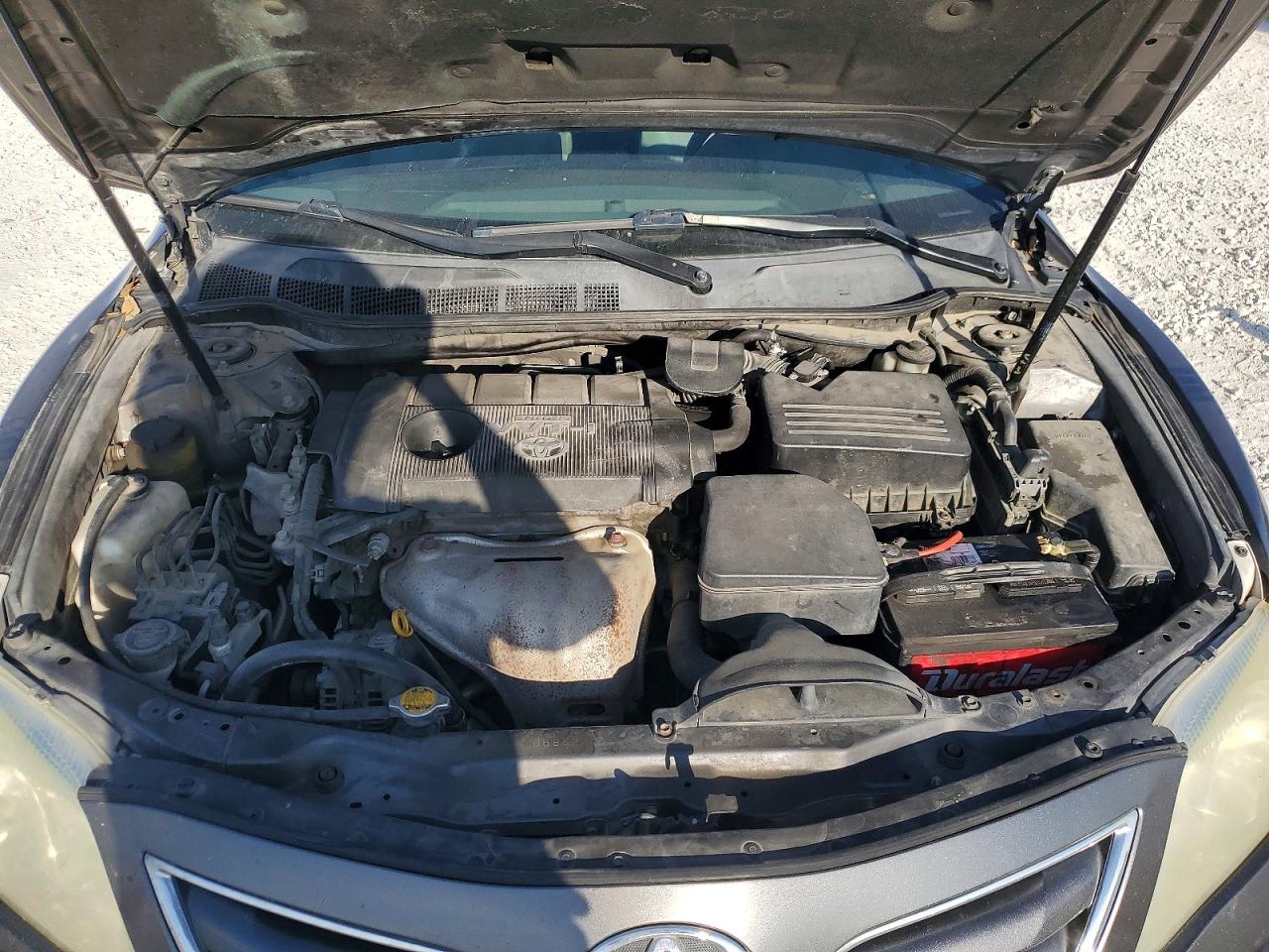 2010 TOYOTA CAMRY LE photo 21