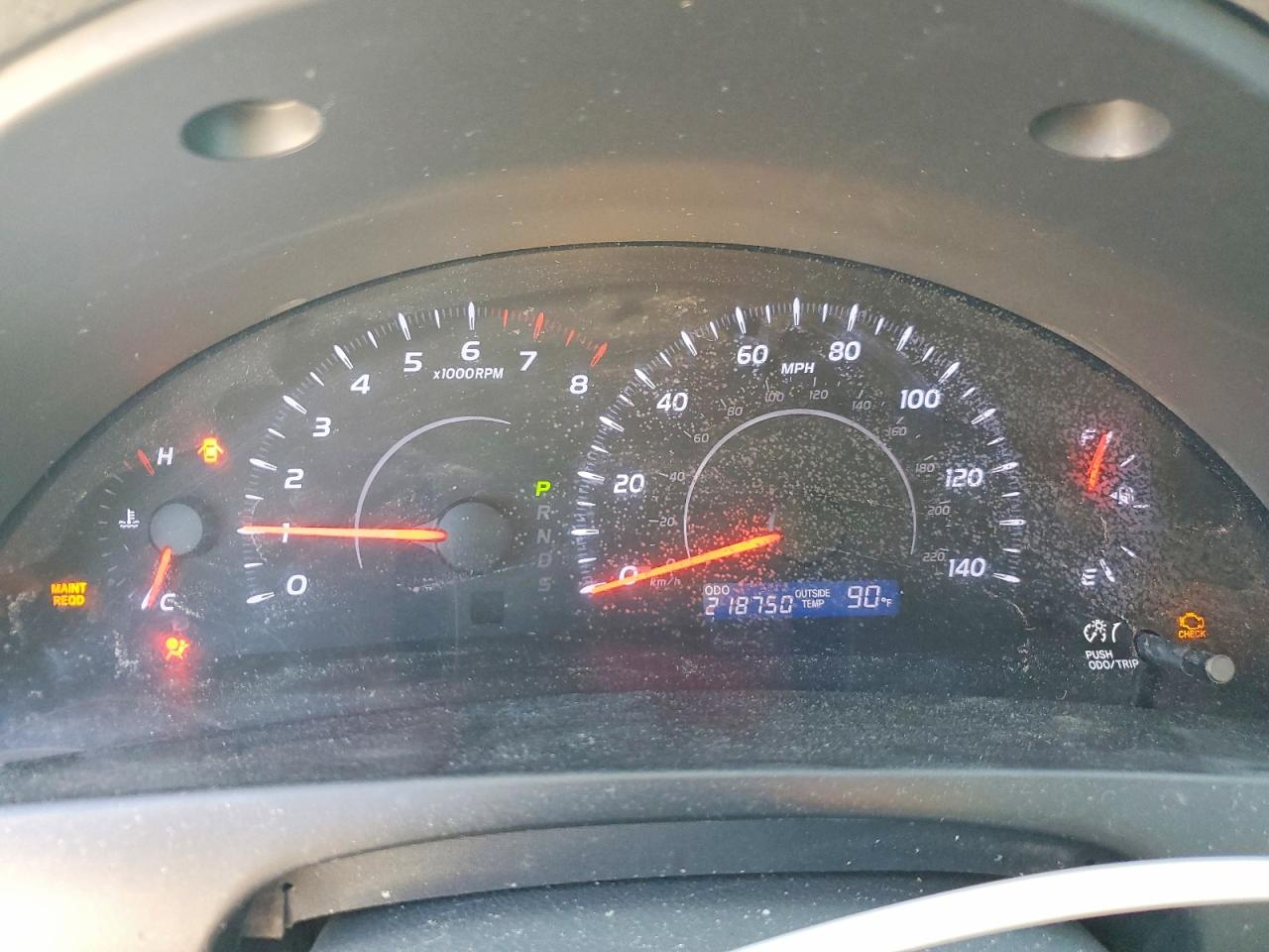 2010 TOYOTA CAMRY LE photo 17