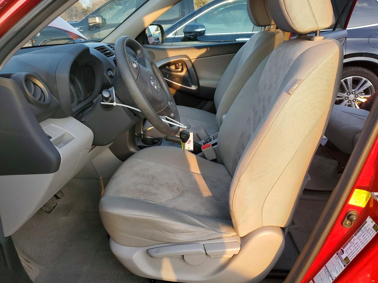 2012 TOYOTA RAV4 BASE photo 7