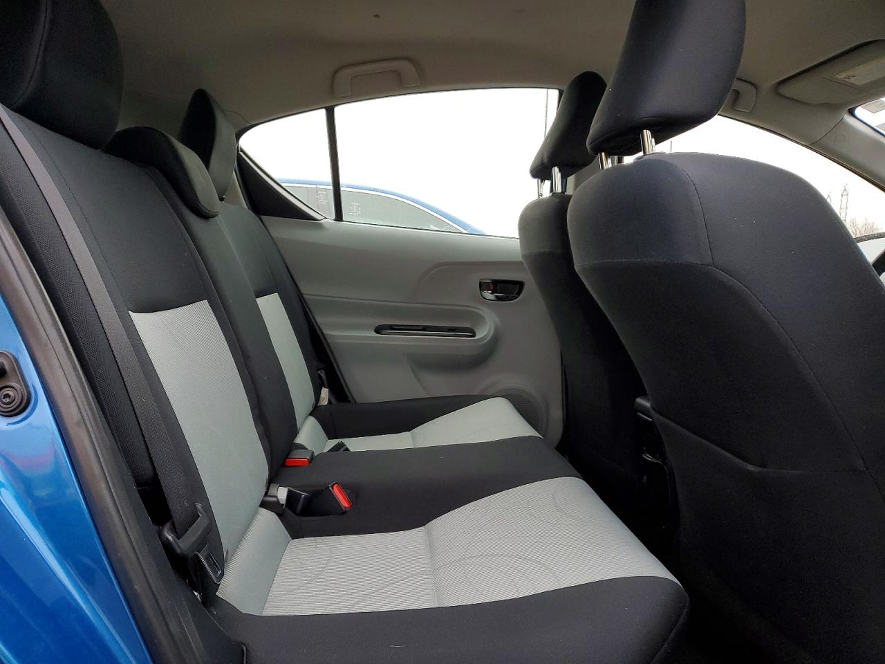 2014 TOYOTA PRIUS photo 21