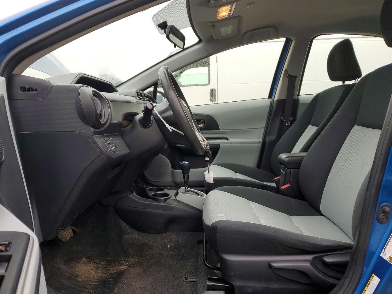 2014 TOYOTA PRIUS photo 13