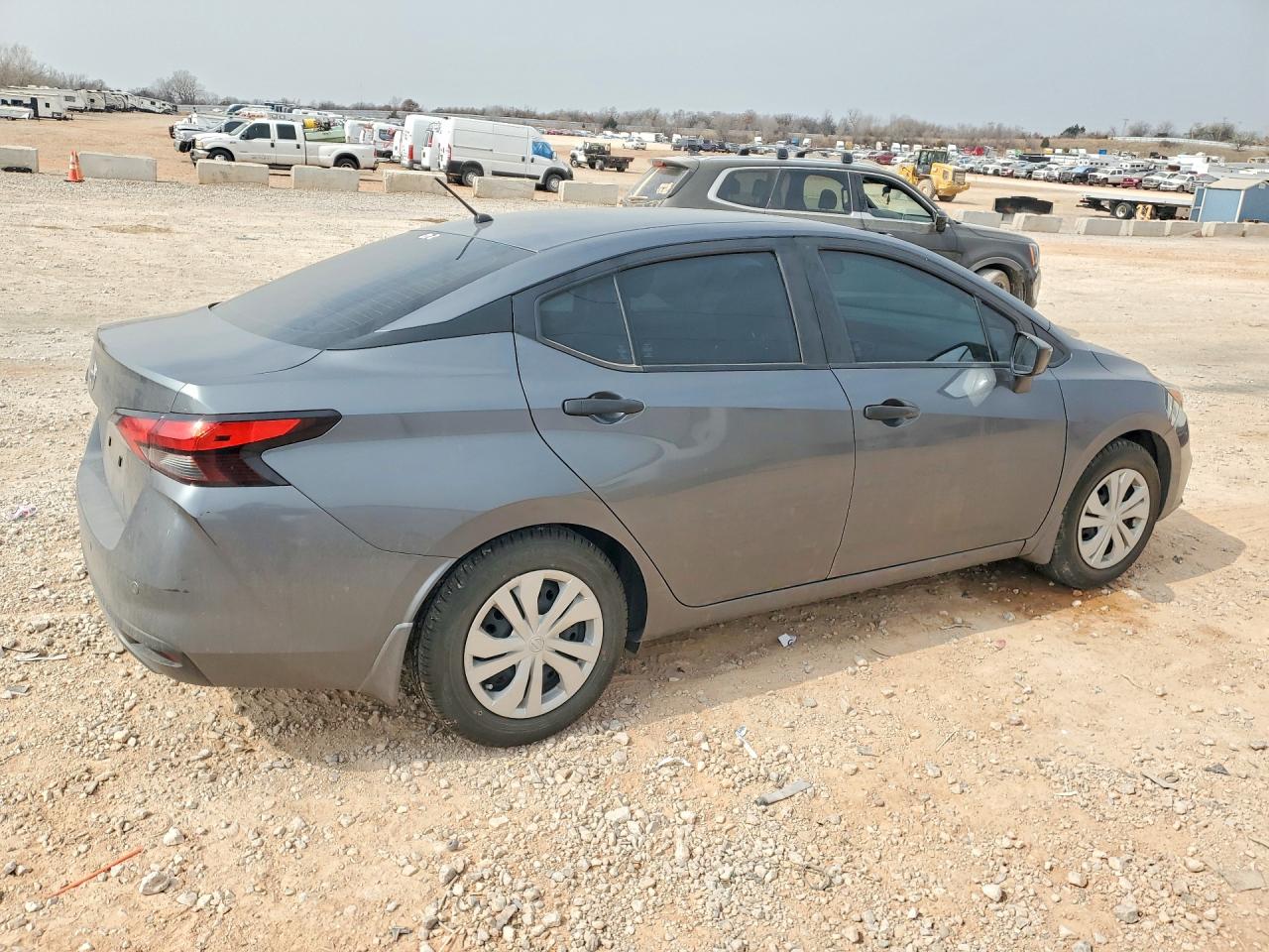 2021 NISSAN VERSA S photo 3