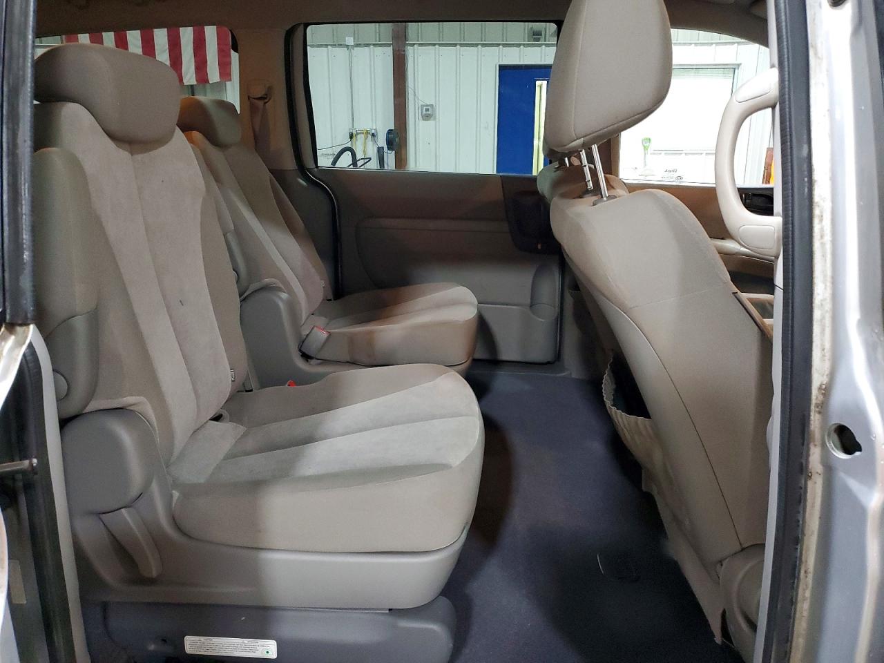 2010 KIA SEDONA BASE photo 11