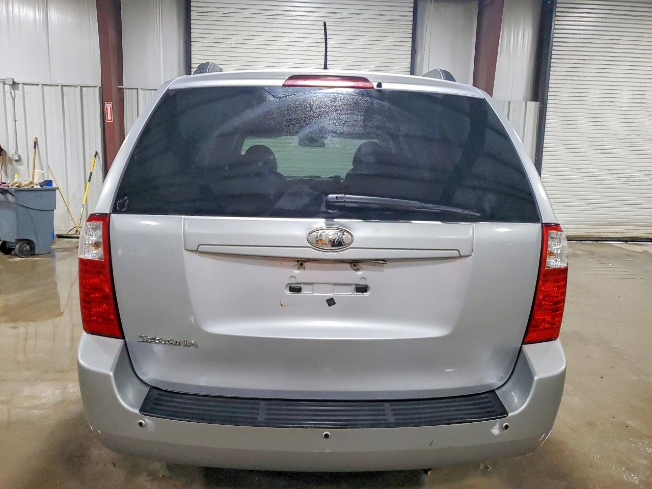 2010 KIA SEDONA BASE photo 6