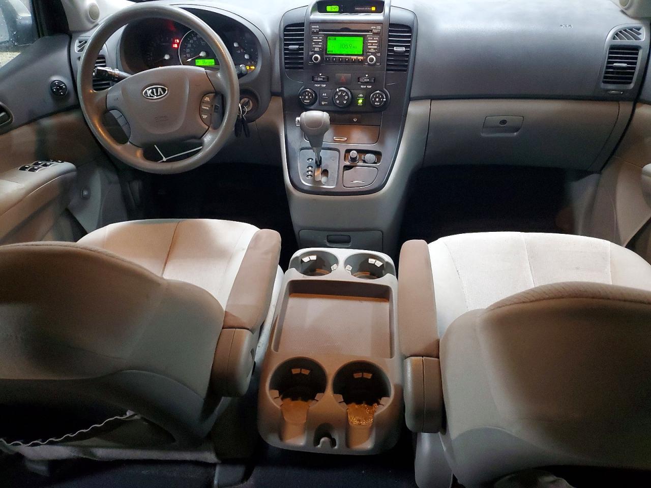2010 KIA SEDONA BASE photo 8