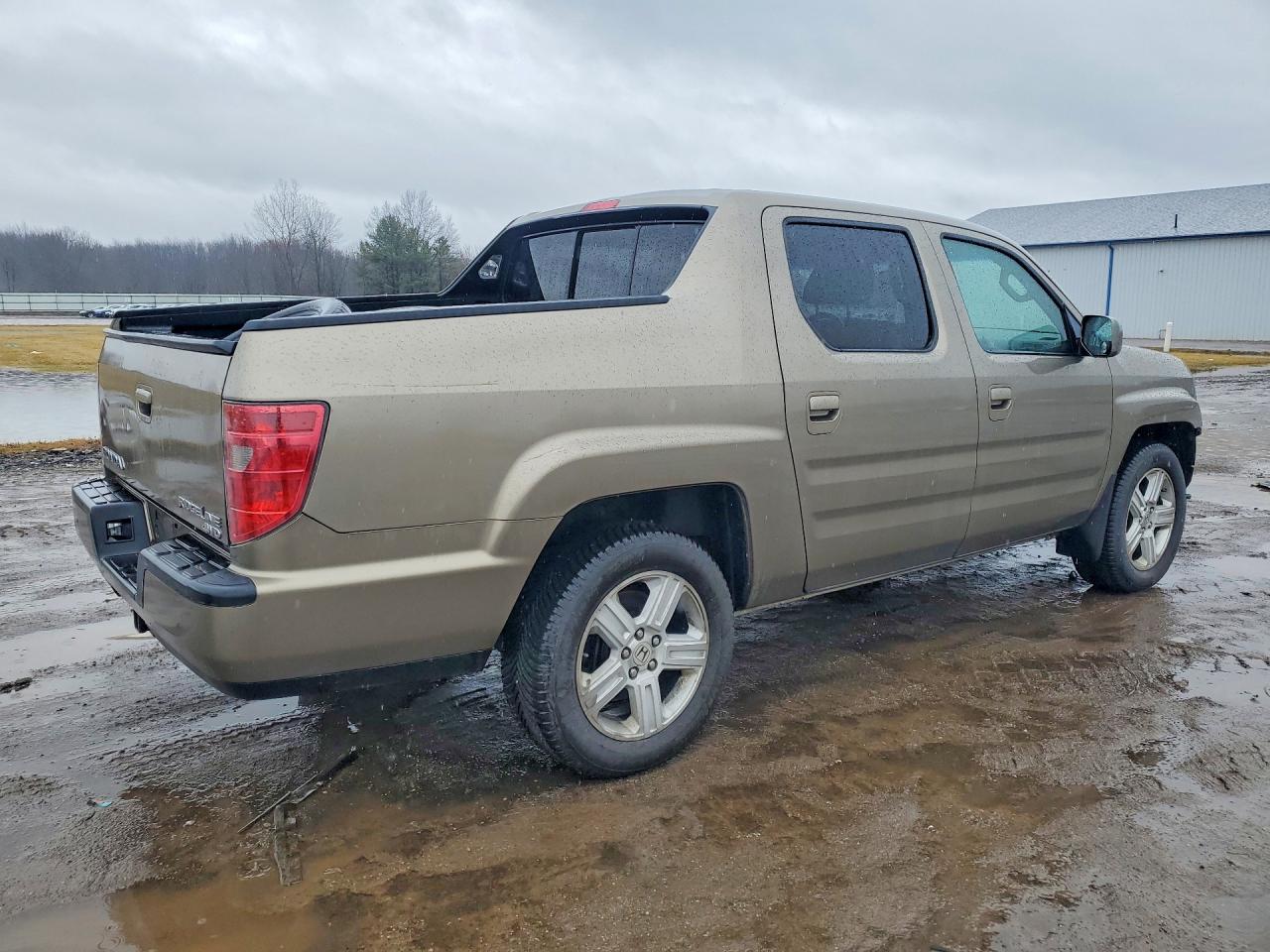 2011 HONDA RIDGELINE RTL photo 3