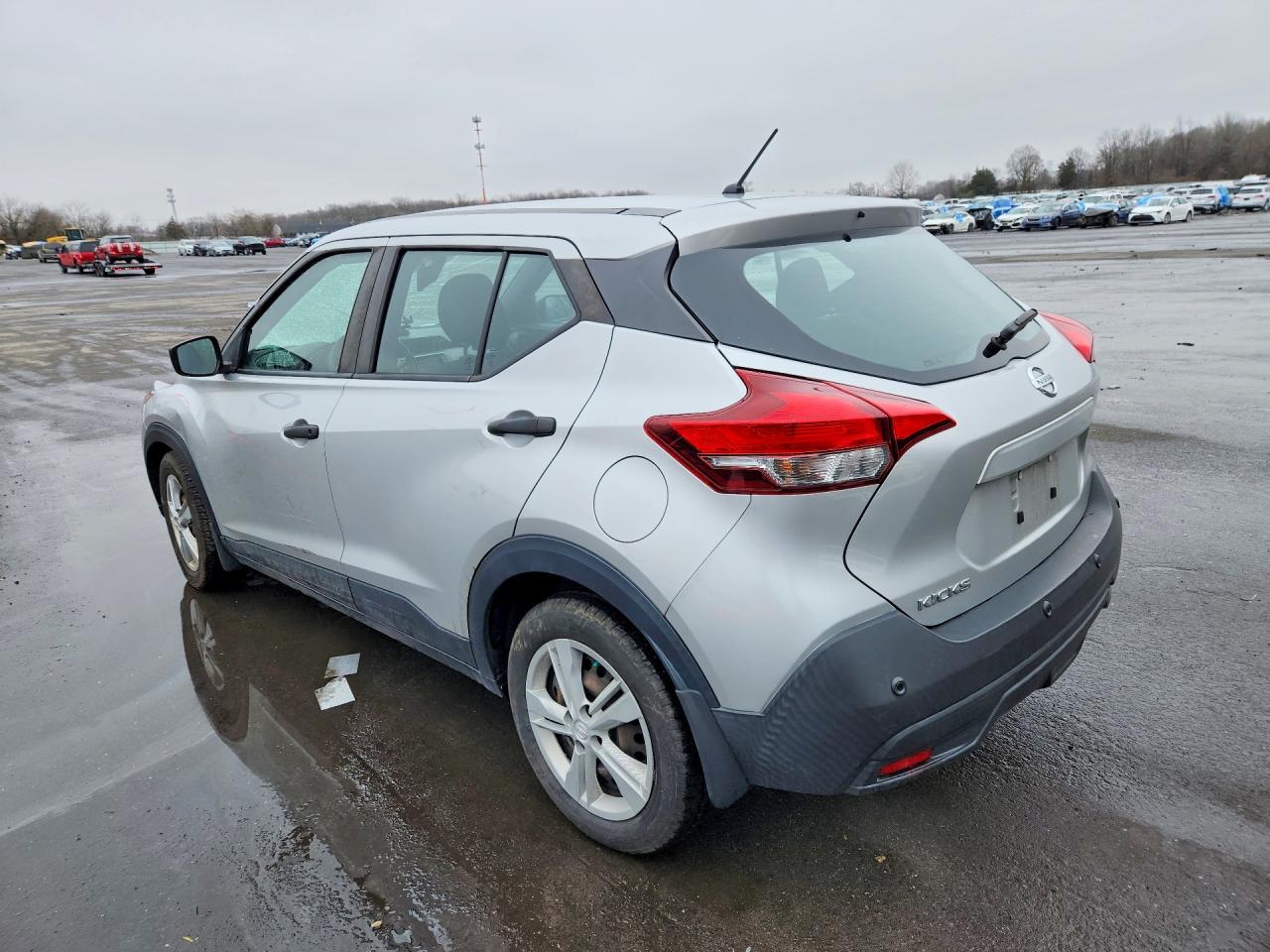 2020 NISSAN KICKS S photo 2
