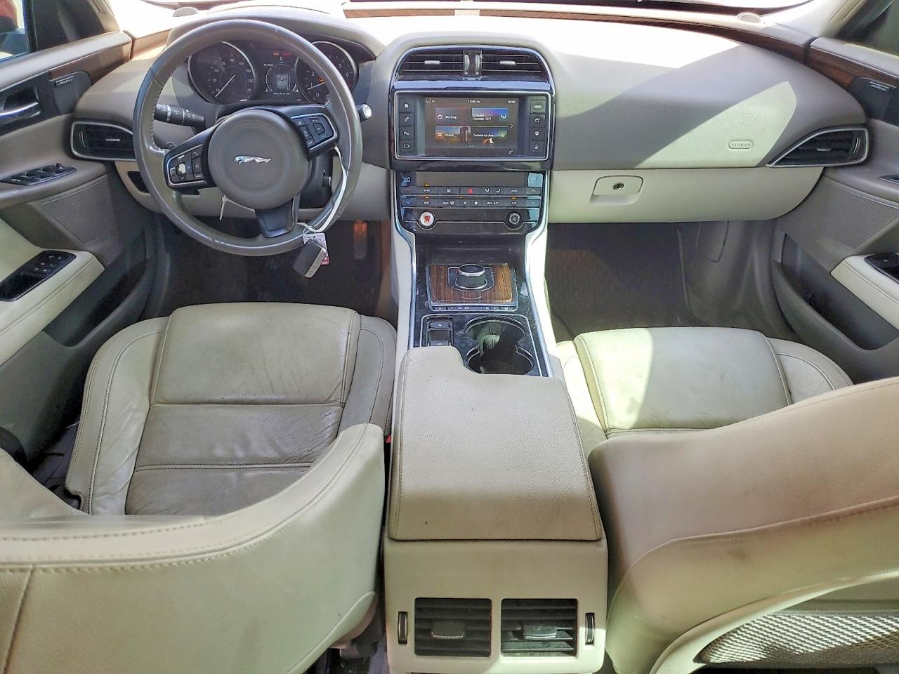 2017 JAGUAR XE PRESTIGE photo 8