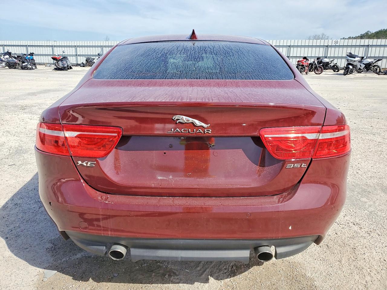 2017 JAGUAR XE PRESTIGE photo 6