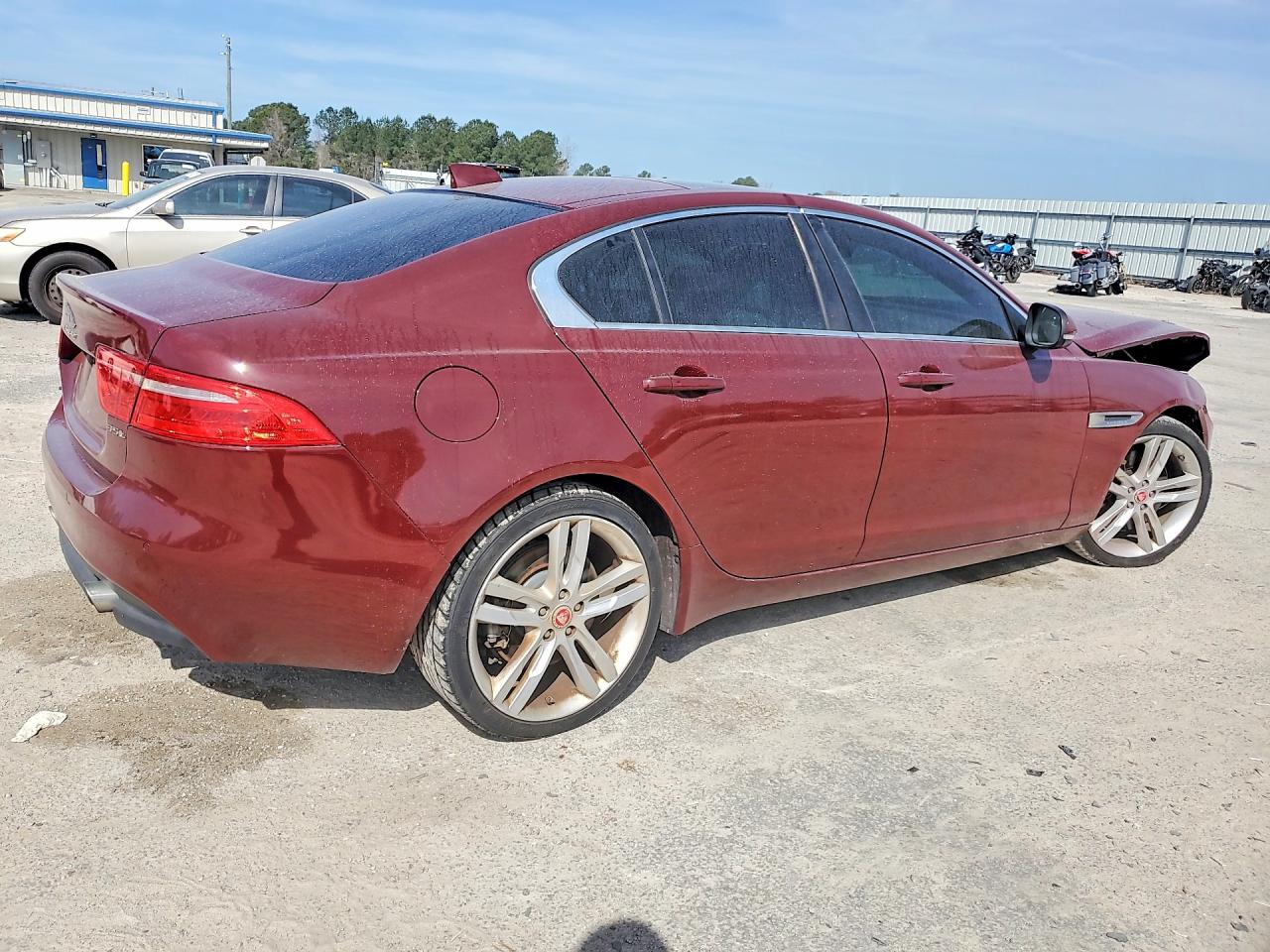 2017 JAGUAR XE PRESTIGE photo 3