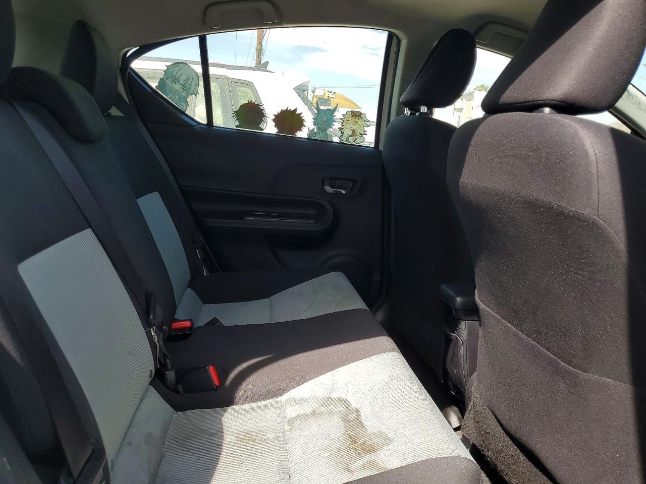 2015 TOYOTA PRIUS C TWO photo 28