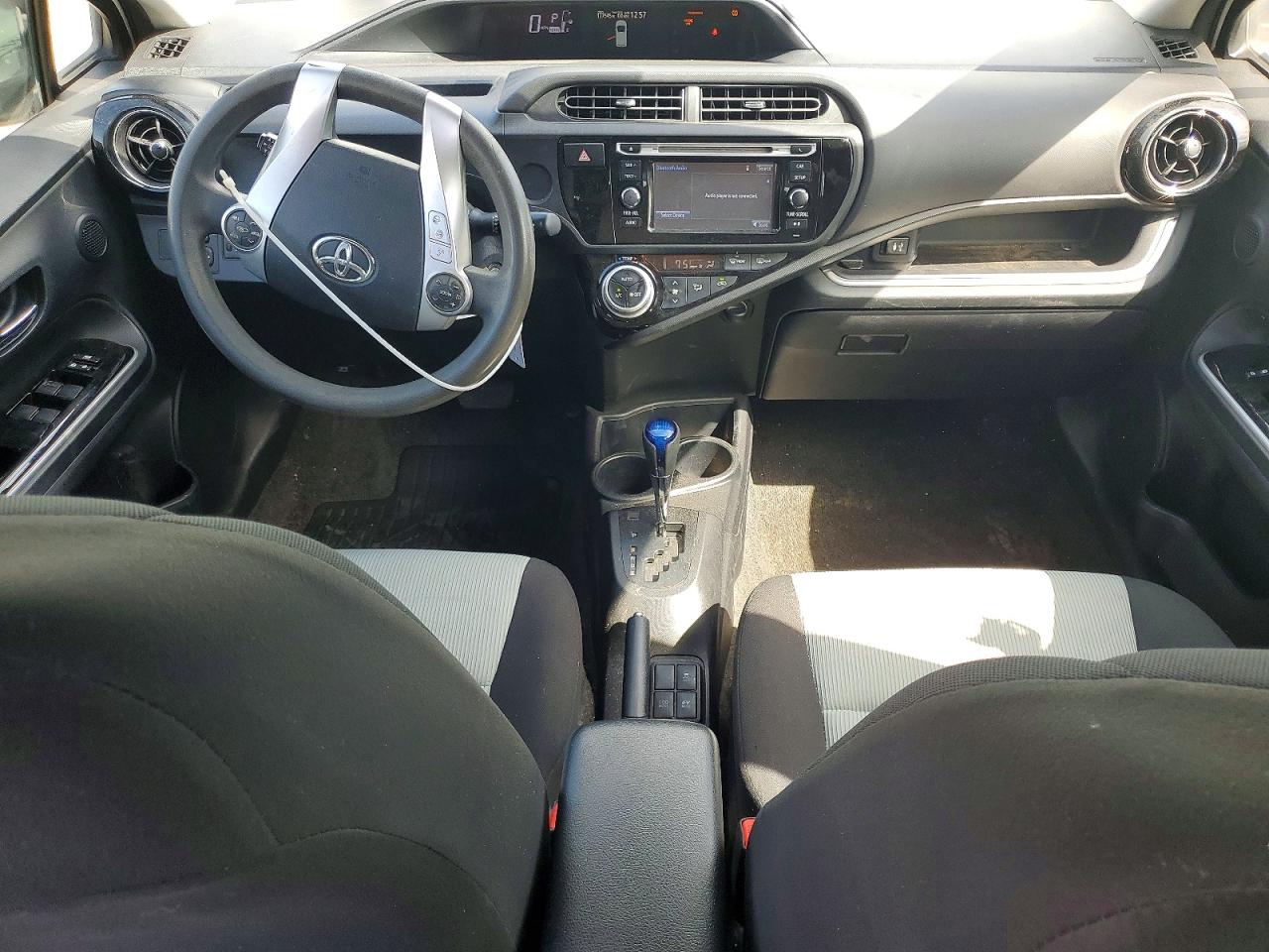 2015 TOYOTA PRIUS C TWO photo 22