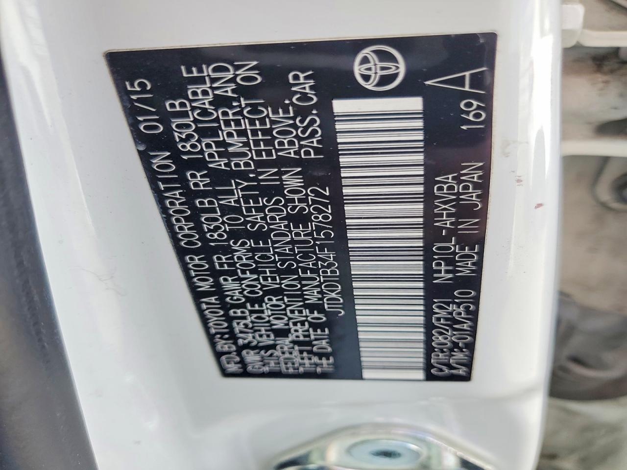 2015 TOYOTA PRIUS C TWO photo 34