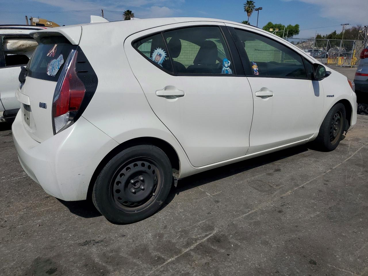 2015 TOYOTA PRIUS C TWO photo 7