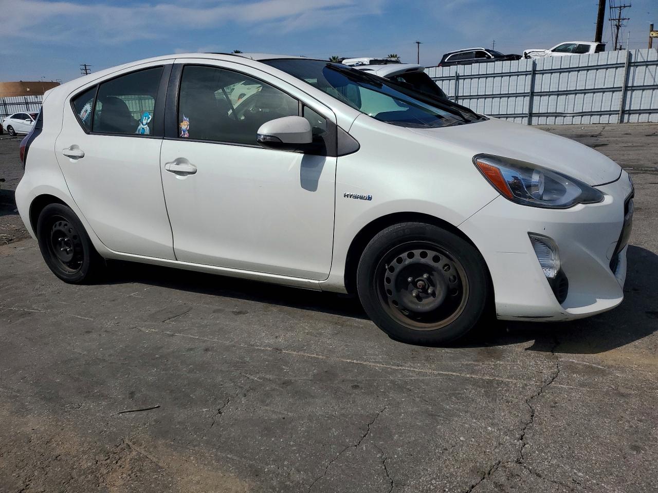 2015 TOYOTA PRIUS C TWO photo 10