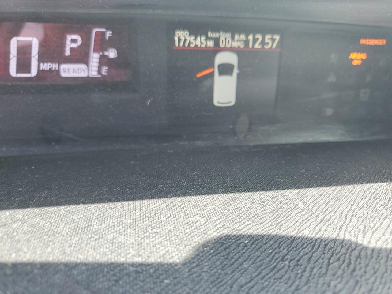 2015 TOYOTA PRIUS C TWO photo 25