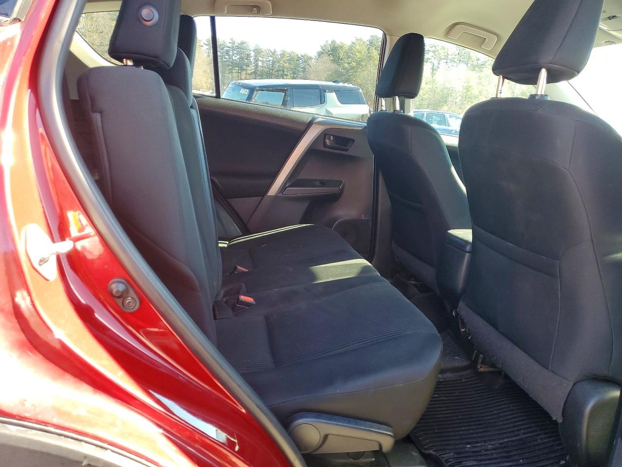 2018 TOYOTA RAV4 LE photo 11