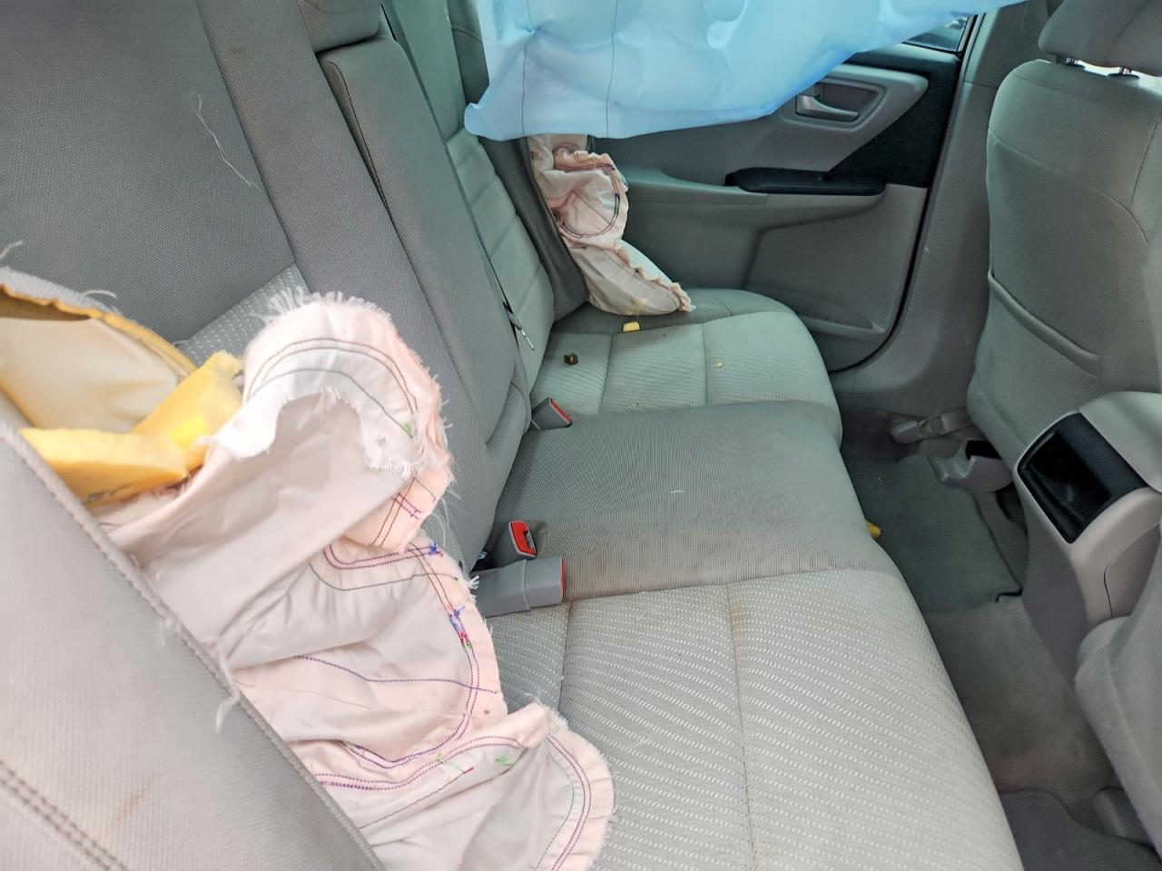 2015 TOYOTA CAMRY LE photo 10