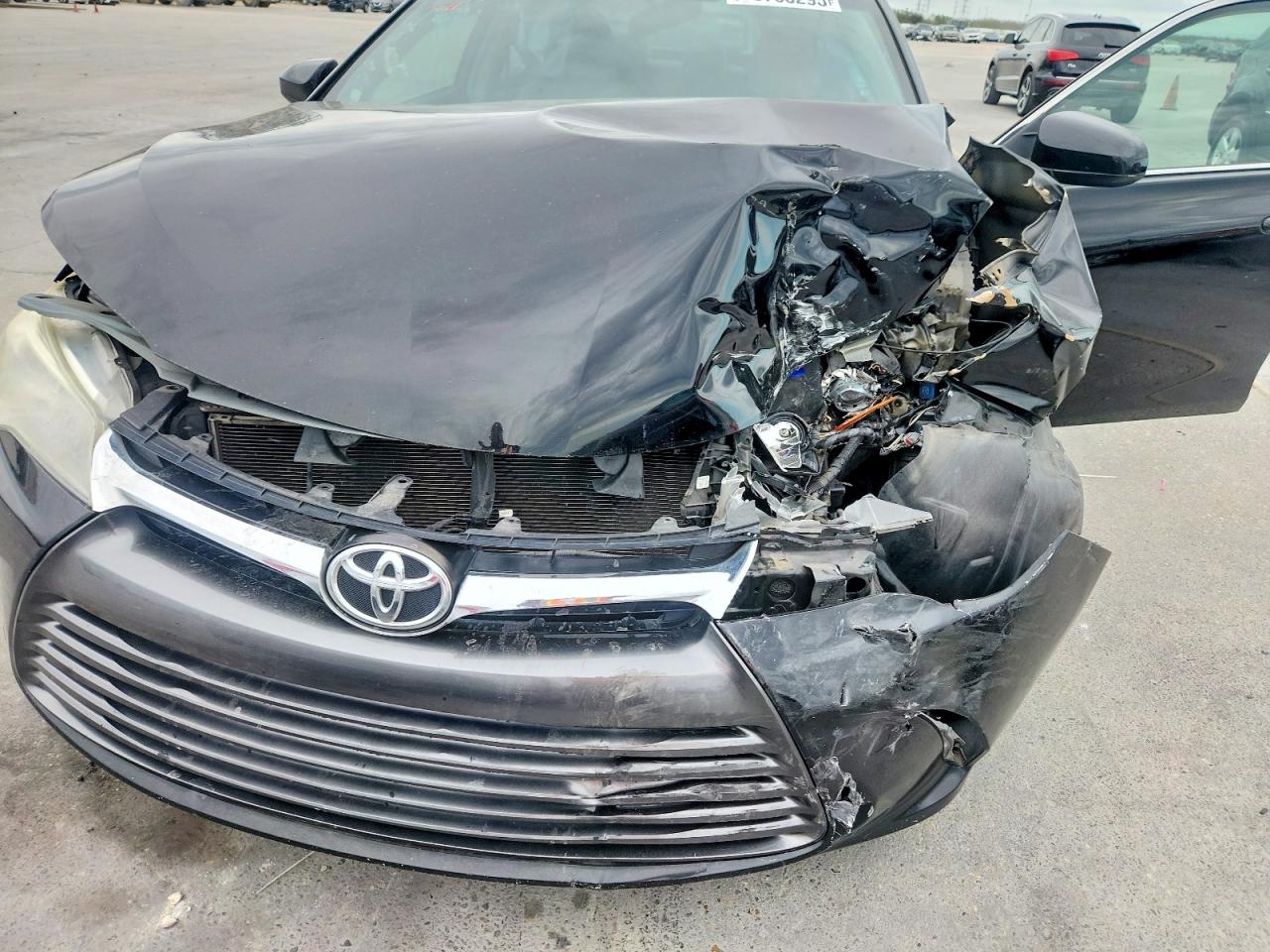 2015 TOYOTA CAMRY LE photo 11