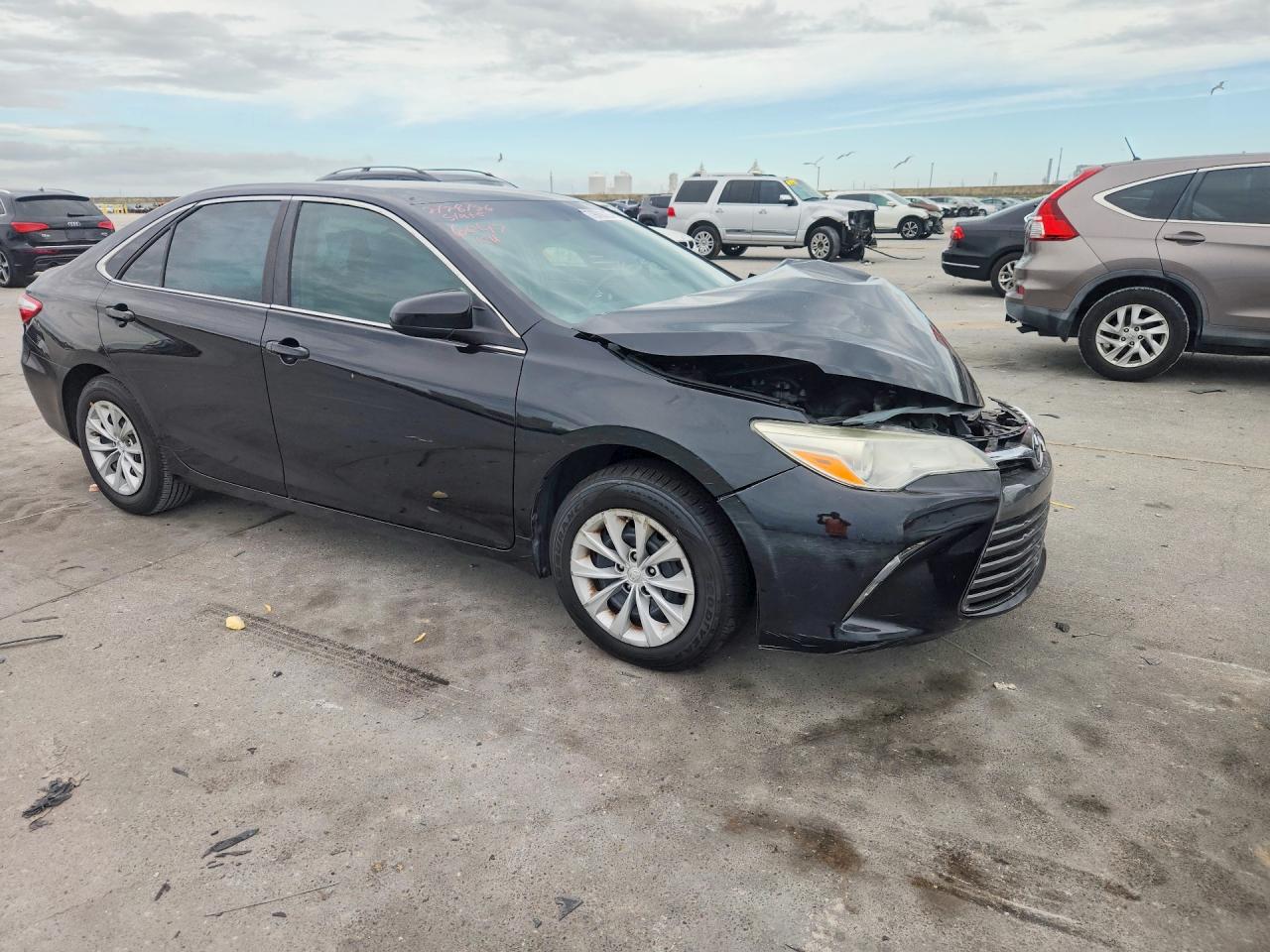 2015 TOYOTA CAMRY LE photo 4
