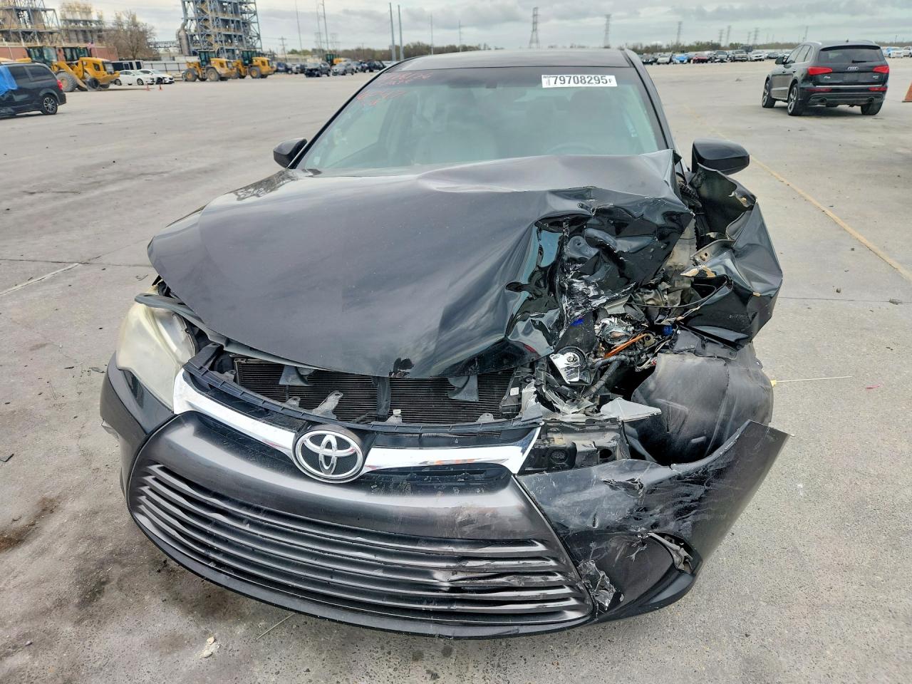 2015 TOYOTA CAMRY LE photo 5