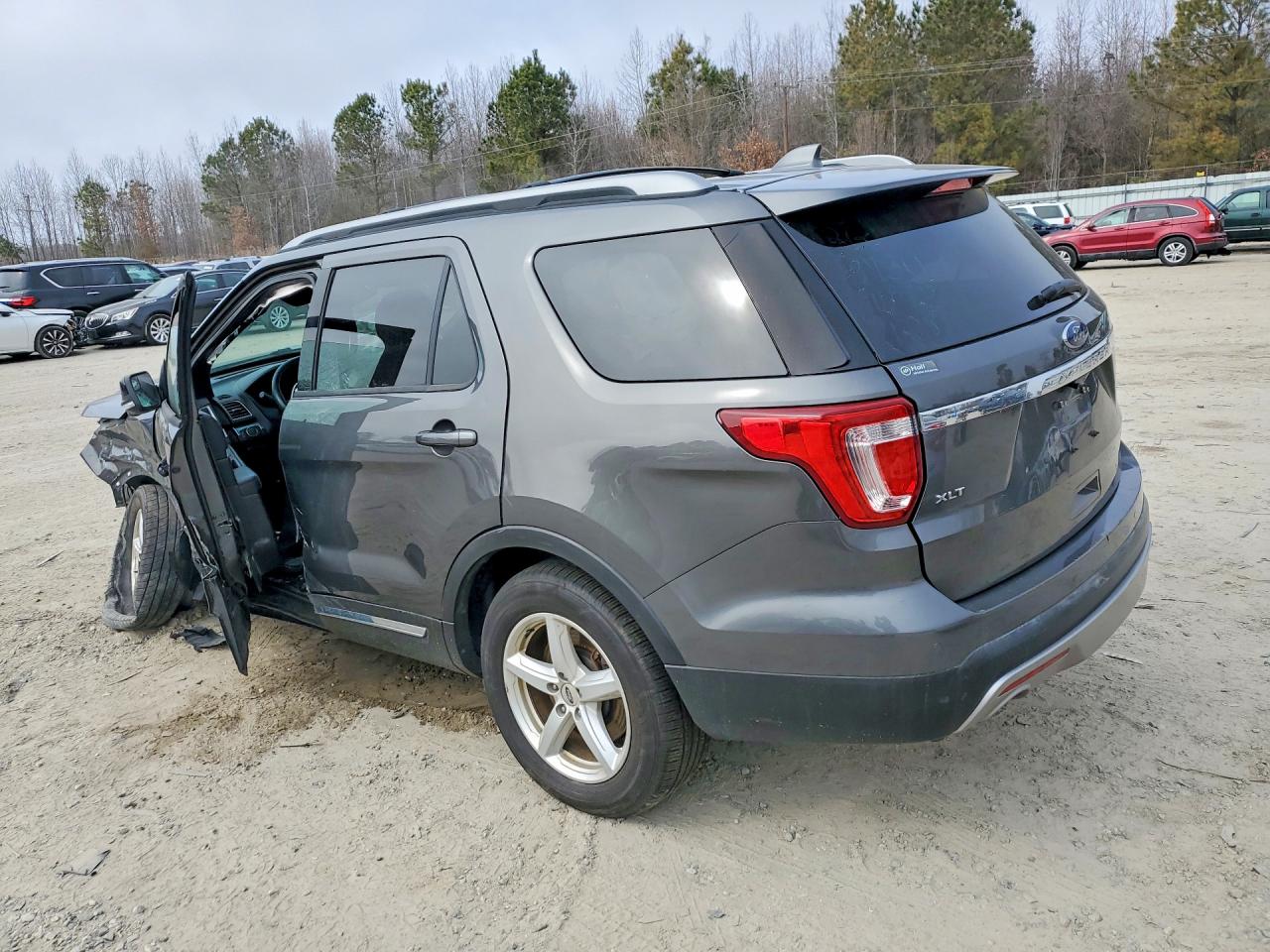 2017 FORD EXPLORER XLT photo 2