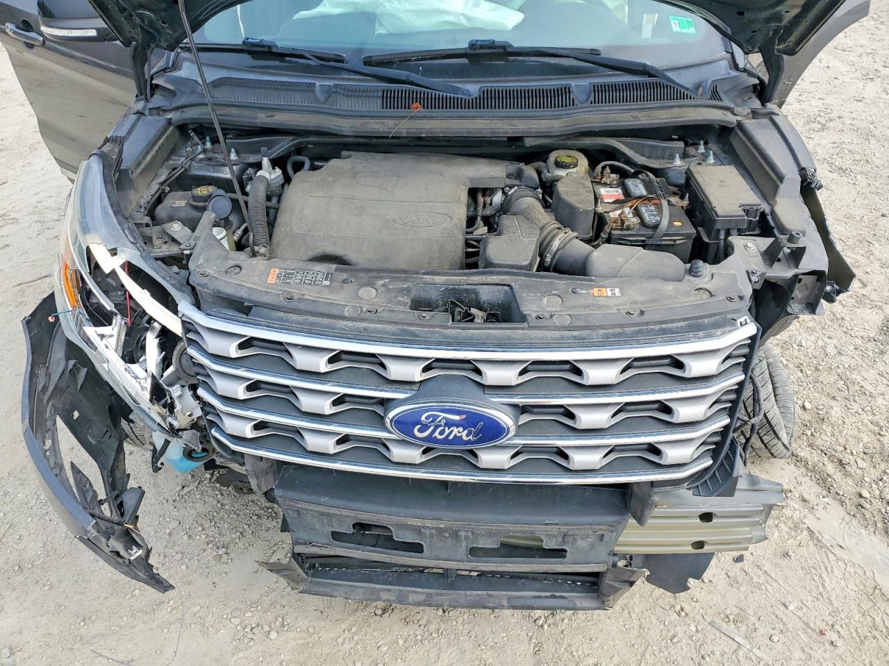 2017 FORD EXPLORER XLT photo 12