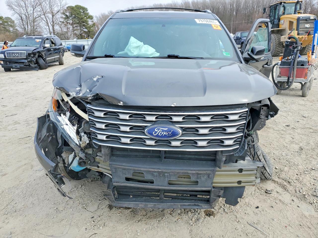 2017 FORD EXPLORER XLT photo 5