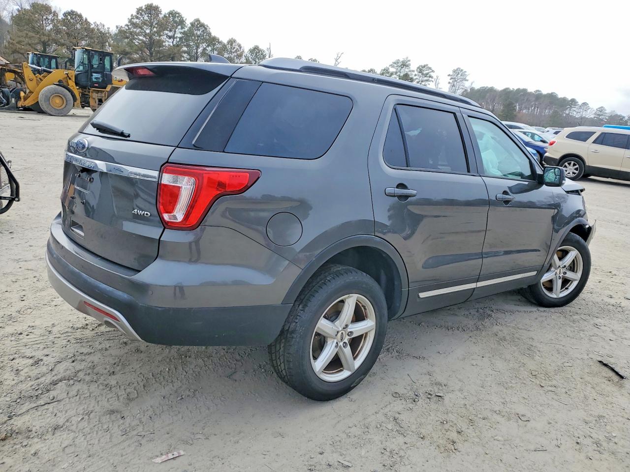 2017 FORD EXPLORER XLT photo 3