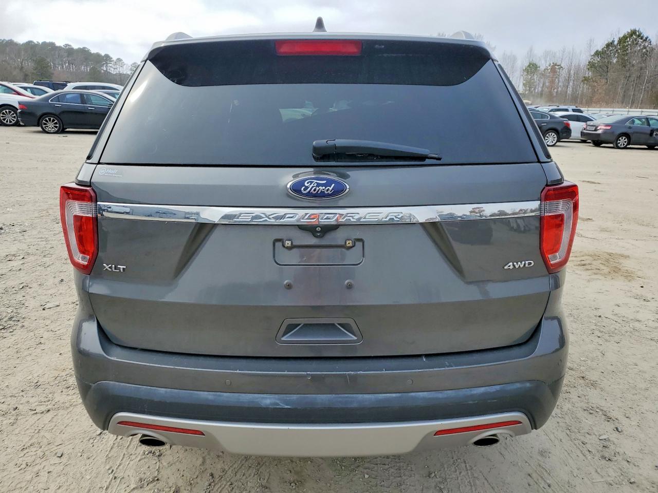 2017 FORD EXPLORER XLT photo 6
