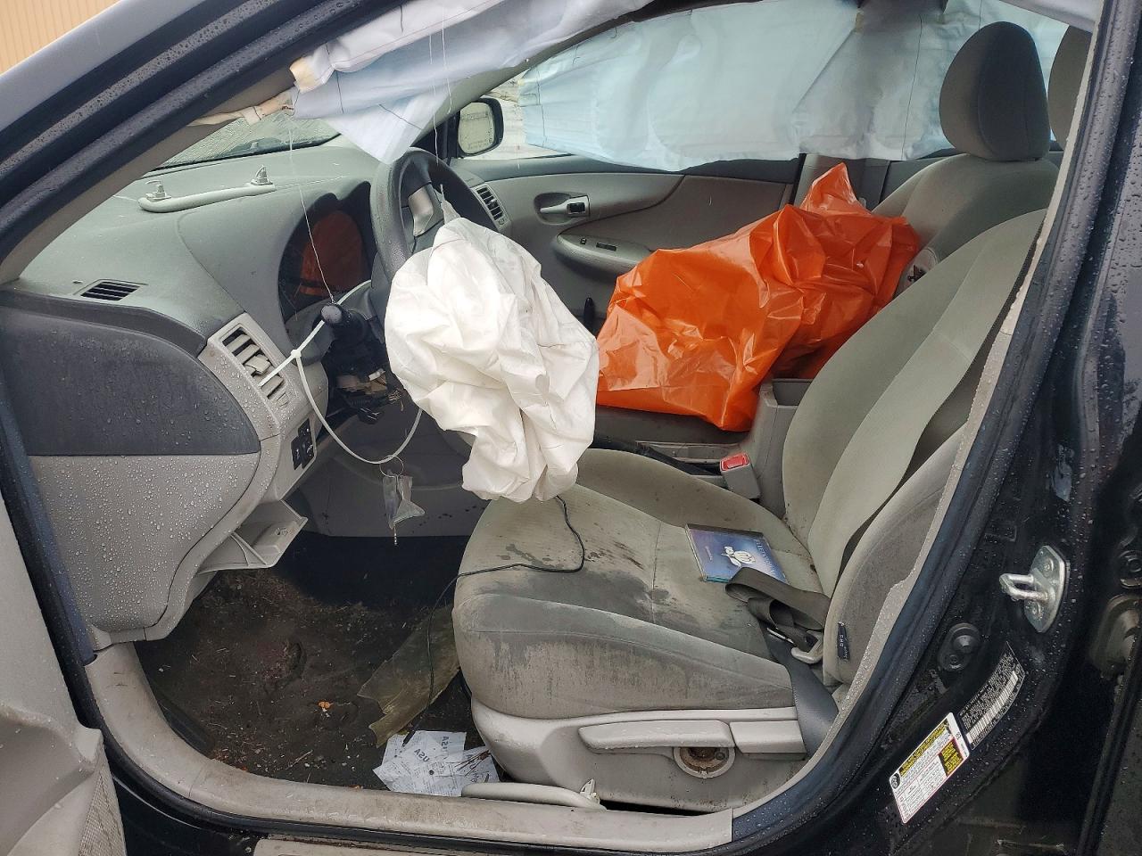 2010 TOYOTA COROLLA LE photo 13